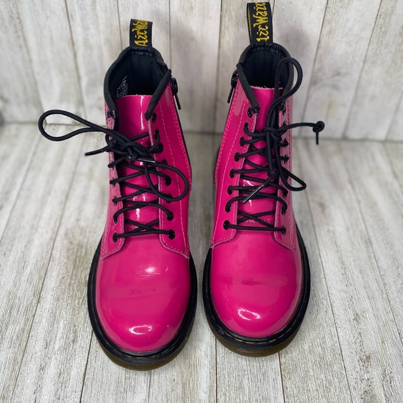 ‼️SOLD‼️Girls Dr. Martens Delaney hot pink boots girls size 2 - Picture 2 of 13
